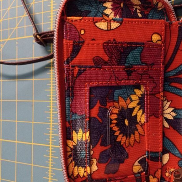 Sakroots Cross-Body Wallet Cottagecore Granny Chic - Picture 5 of 9